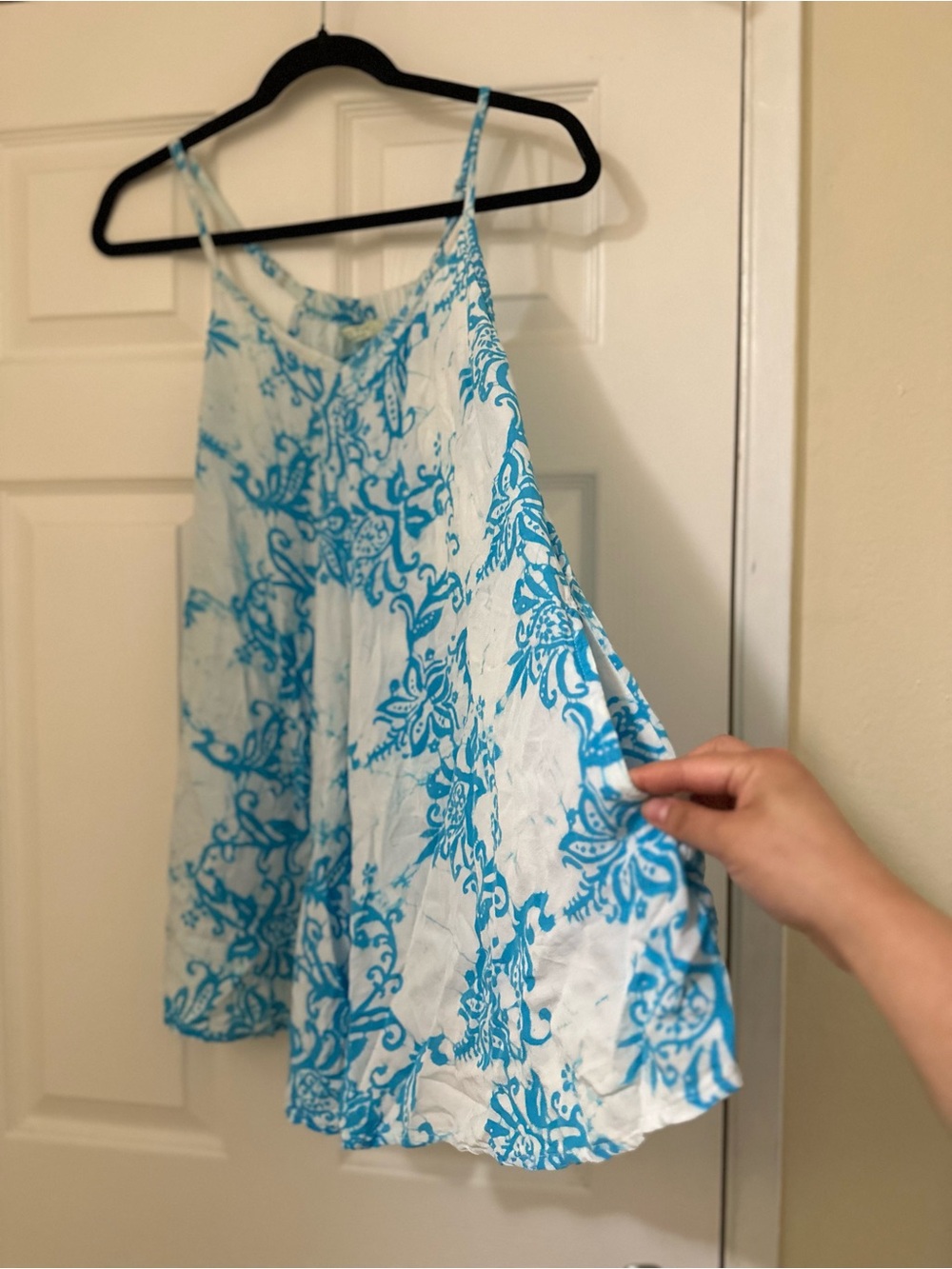 Santiki Sleeveless V-Neck Resort Romper Blue White Floral Tie-Dye Sz S $65 MSRP - Picture 2 of 6